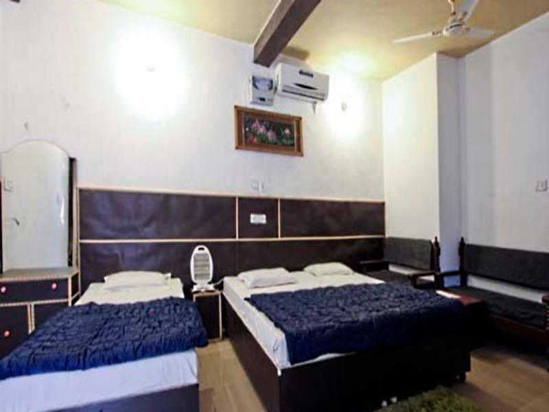 آغْرا Spot On 48690 Hotel Host المظهر الخارجي الصورة