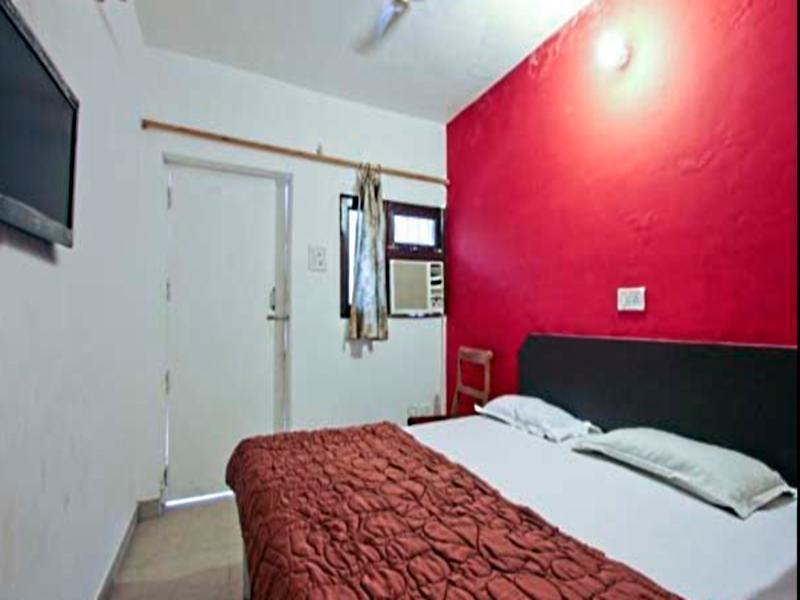 آغْرا Spot On 48690 Hotel Host المظهر الخارجي الصورة