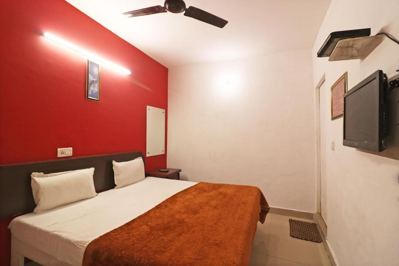 آغْرا Spot On 48690 Hotel Host المظهر الخارجي الصورة