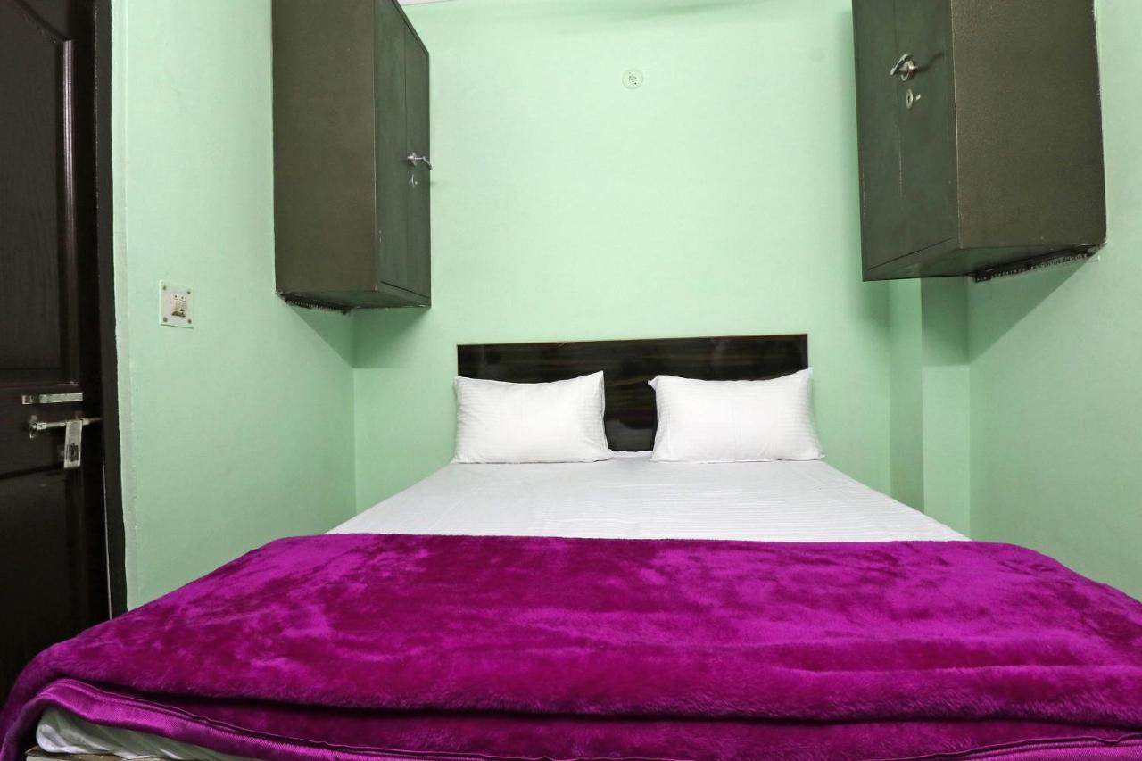 آغْرا Spot On 48690 Hotel Host المظهر الخارجي الصورة