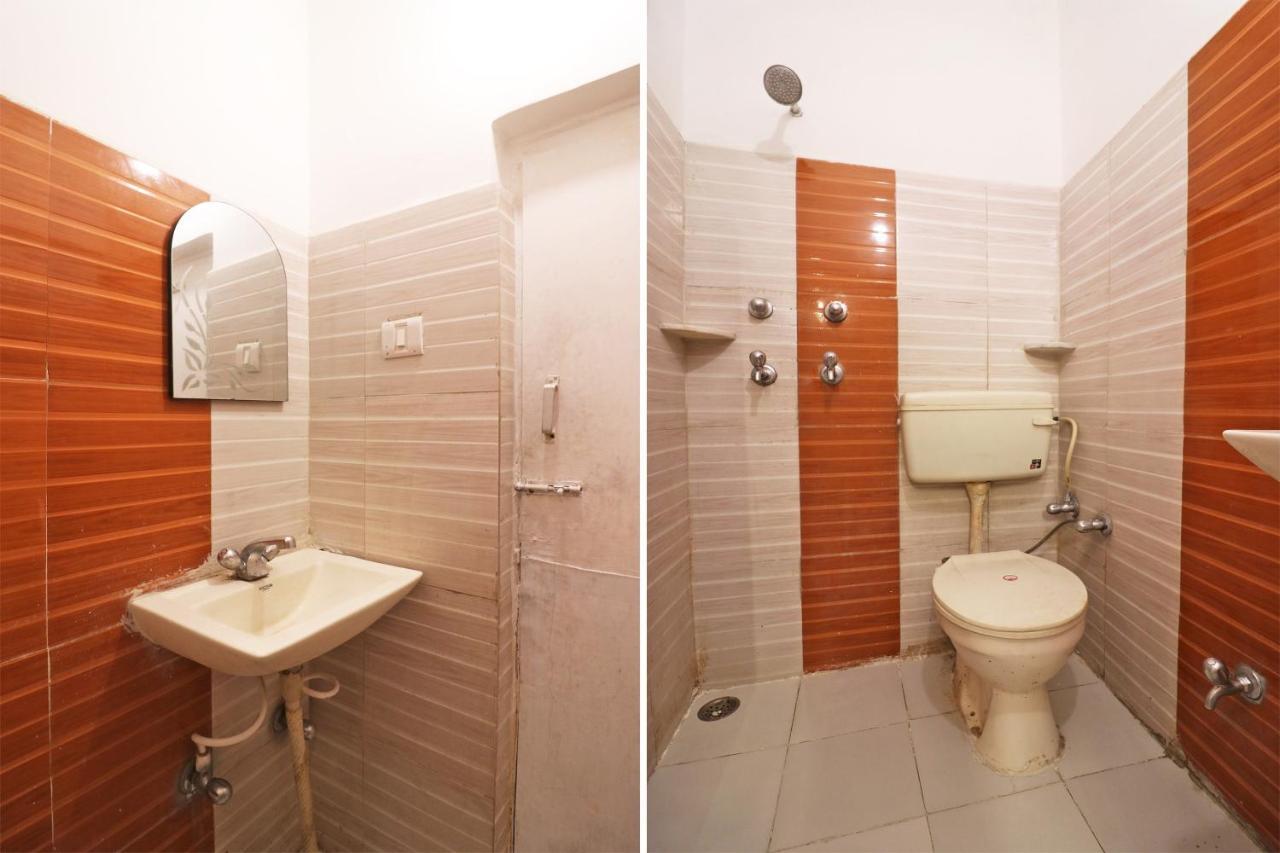 آغْرا Spot On 48690 Hotel Host المظهر الخارجي الصورة